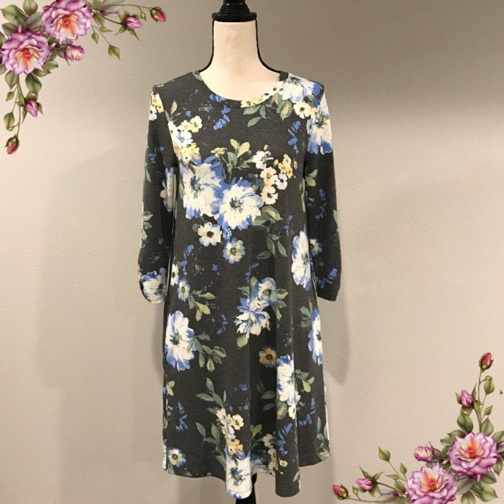 Scoop neck Long sleeve‎ floral light sweater dress.